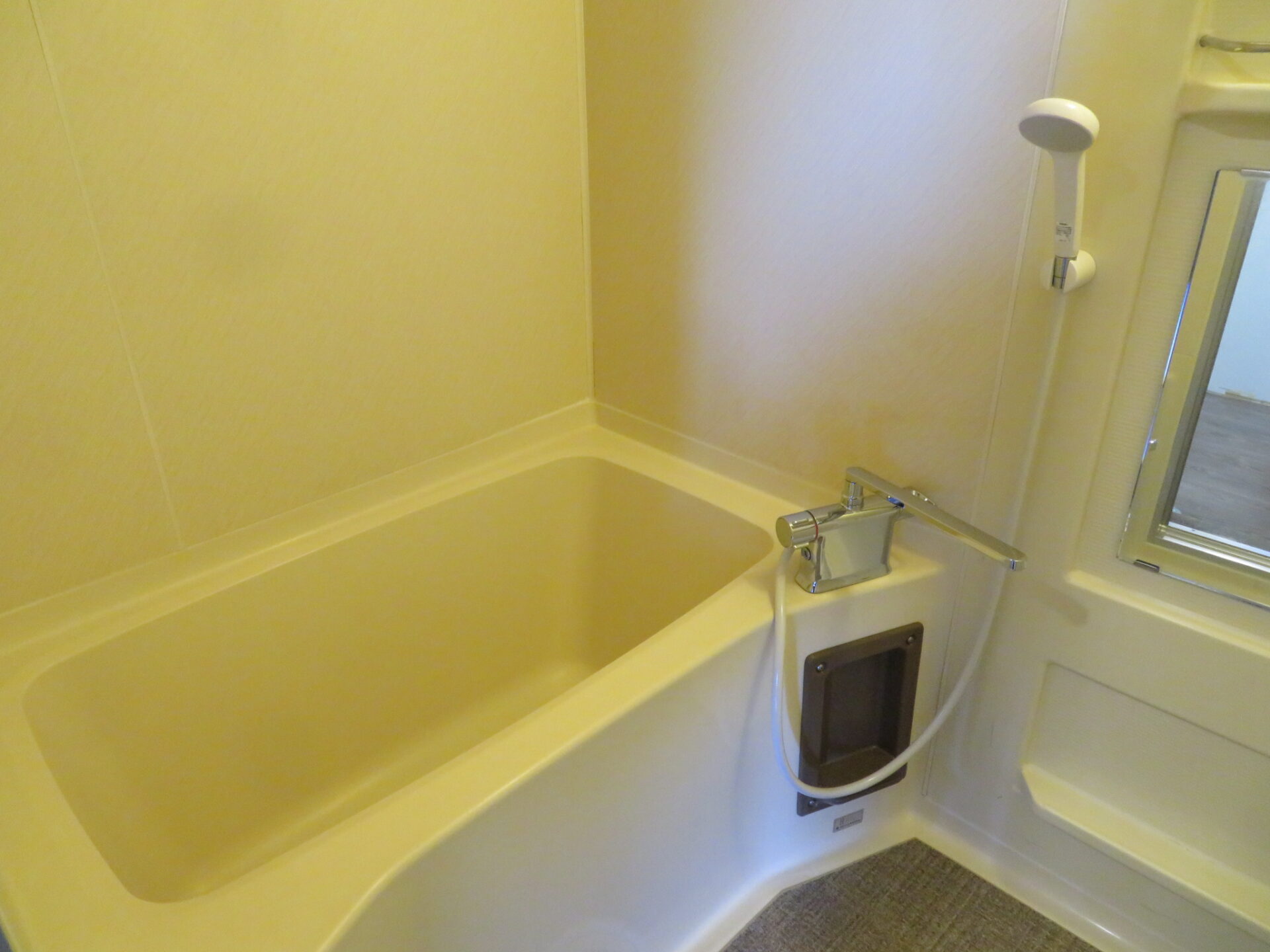 ベルクレエ長江 ２０２号室